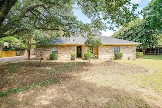 418 Country Meadow Dr, Mansfield, TX 76063