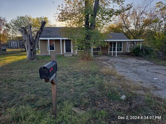 104 Hilltop Dr, Waxahachie, TX 75165