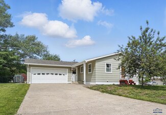 701 Hustead St, Wall, SD 57790