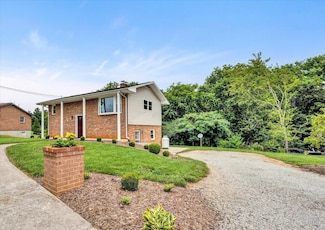 103 Beverly Hills Cir, Rocky Mount, VA 24151