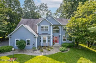 38 Greylock Dr, Gansevoort, NY 12831