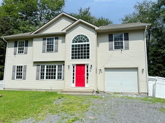 1209 Fern Dr, Pocono Summit, PA 18346