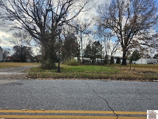 627 N 9th St, Paducah, KY 42001