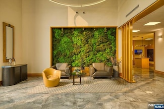 3 Somerset Ln Unit 113, Edgewater, NJ 07020