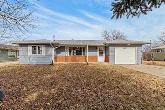 314 Adams St, Hills, IA 52235