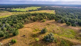 117 White Horse Ln, Stockdale, TX 78160