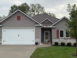 517 Village Ln, Harrisonville, MO 64701