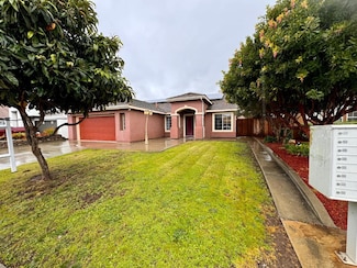 821 Cactus Ct, Salinas, CA 93905