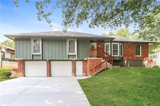 409 NW Meadowview Dr, Blue Springs, MO 64014