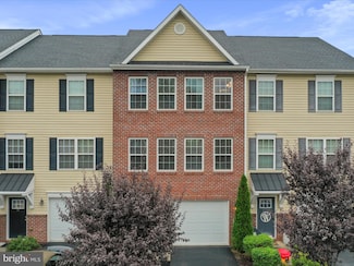 21 Savage Ct, Falling Waters, WV 25419
