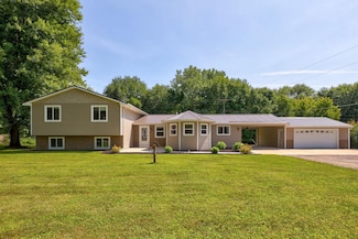 5701 Hanes Rd, Vassar, MI 48768