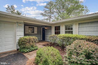 4205 Pinefield Ct, Fairfax, VA 22033