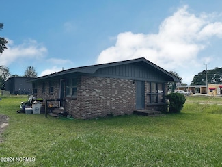 213 W Burkhead St, Whiteville, NC 28472