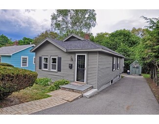 20 Hill St, Hopedale, MA 01747
