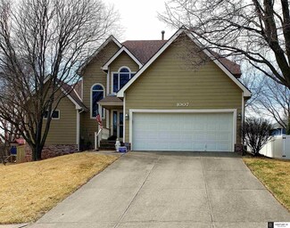 1007 Bryn Mawr Dr, Papillion, NE 68046