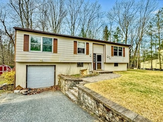 54 Shadyside Rd, Hewitt, NJ 07421