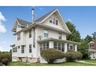 1938 B Ave NE, Cedar Rapids, IA 52402