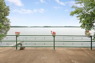 24301 W Cedar Lake Dr, New Prague, MN 56071