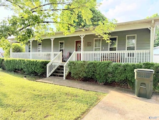 105 McFarlen Dr, Hazel Green, AL 35750