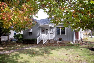 314 S Sycamore St, Genoa, IL 60135