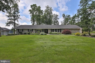 360 Oak Dr, Souderton, PA 18964