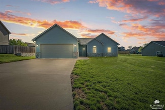 112 Prairie Meadow Rd, Saint George, KS 66535