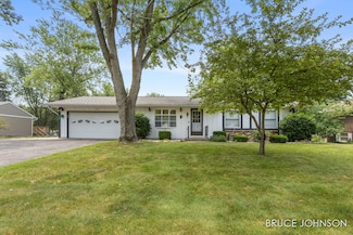 1236 S Vanbruggen Dr, Plainwell, MI 49080