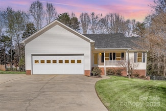 195 Sandalwood Ln, China Grove, NC 28023