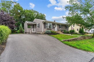 30 Newwood Dr, Cranston, RI 02920