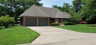 1308 S Catalpa St, Pittsburg, KS 66762