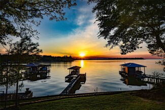 235 Island Dr, Livingston, TX 77351