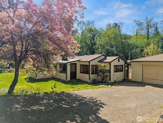 20670 Kingston St NE, Indianola, WA 98342
