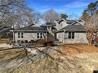 3720 Wayfarer Dr, Greensboro, NC 27410