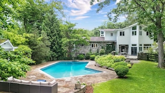652 Long Hill Rd W, Briarcliff Manor, NY 10510