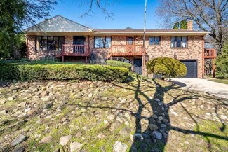 106 N Calvin Park Blvd, Rockford, IL 61107