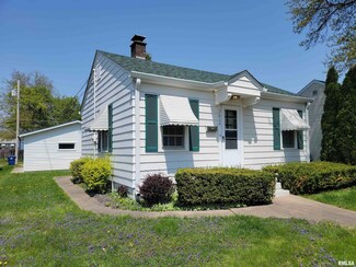 2824 Oak St, Bettendorf, IA 52722