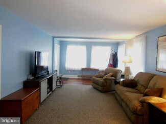 831 Park Ave, Woodbury Heights, NJ 08097