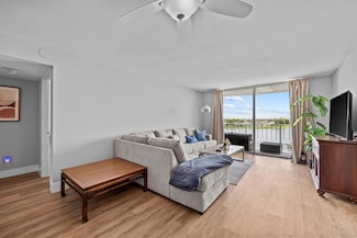 470 Executive Center Dr Unit 52, West Palm Beach, FL 33401