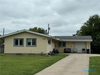 1665 Oakmont Ln, Sandusky, OH 44870