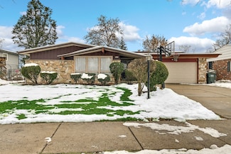 1028 W Strieff Ln, Glenwood, IL 60425