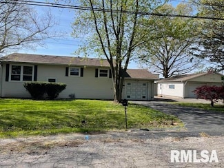 1639 Cooper Dr, Decatur, IL 62526