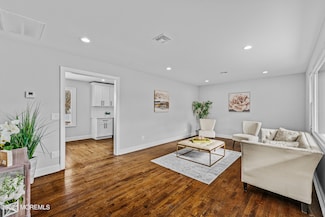 776 Elton Adelphia Rd, Freehold, NJ 07728