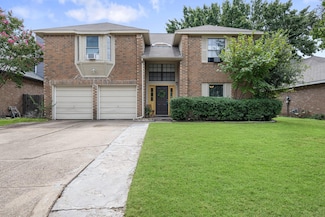 2877 Fenwick St, Grand Prairie, TX 75052