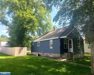 806 10th St, International Falls, MN 56649