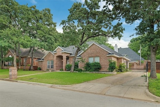 3402 Blue Forest Dr, Arlington, TX 76001
