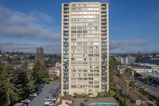 4540 8th Ave NE Unit 803, Seattle, WA 98105