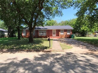 1111 W 9th St, Mc Gregor, TX 76657