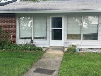 137 Eastbourne Ct Unit B, Ridge, NY 11961