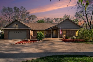 26212 Redfield St, Edwardsburg, MI 49112