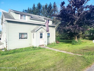 123 Main St, Middleburgh, NY 12122